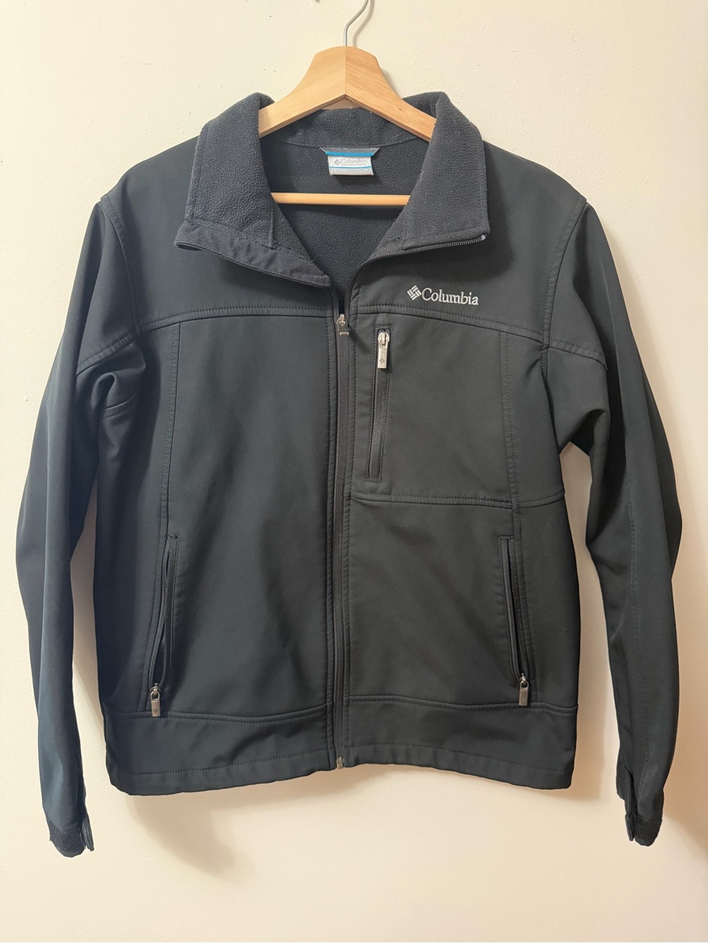 Columbia Men's Black Performance Softshell Jacket